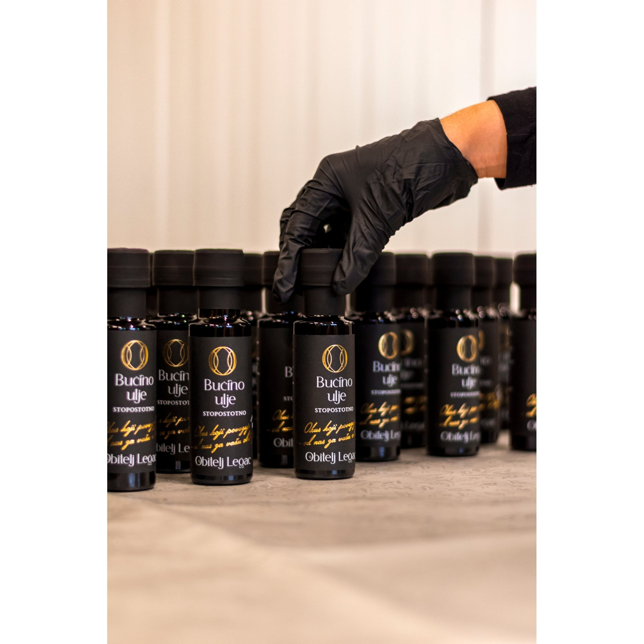 Buchino Oil 100% - mješavina tradicije, domaćih sjemenki i ručne izrade. Prirodno bogato vitaminom E i antioksidansima koji štite srce i zdravlje kože. Idealno za osobnu upotrebu ili kao poklon. - Slika 4